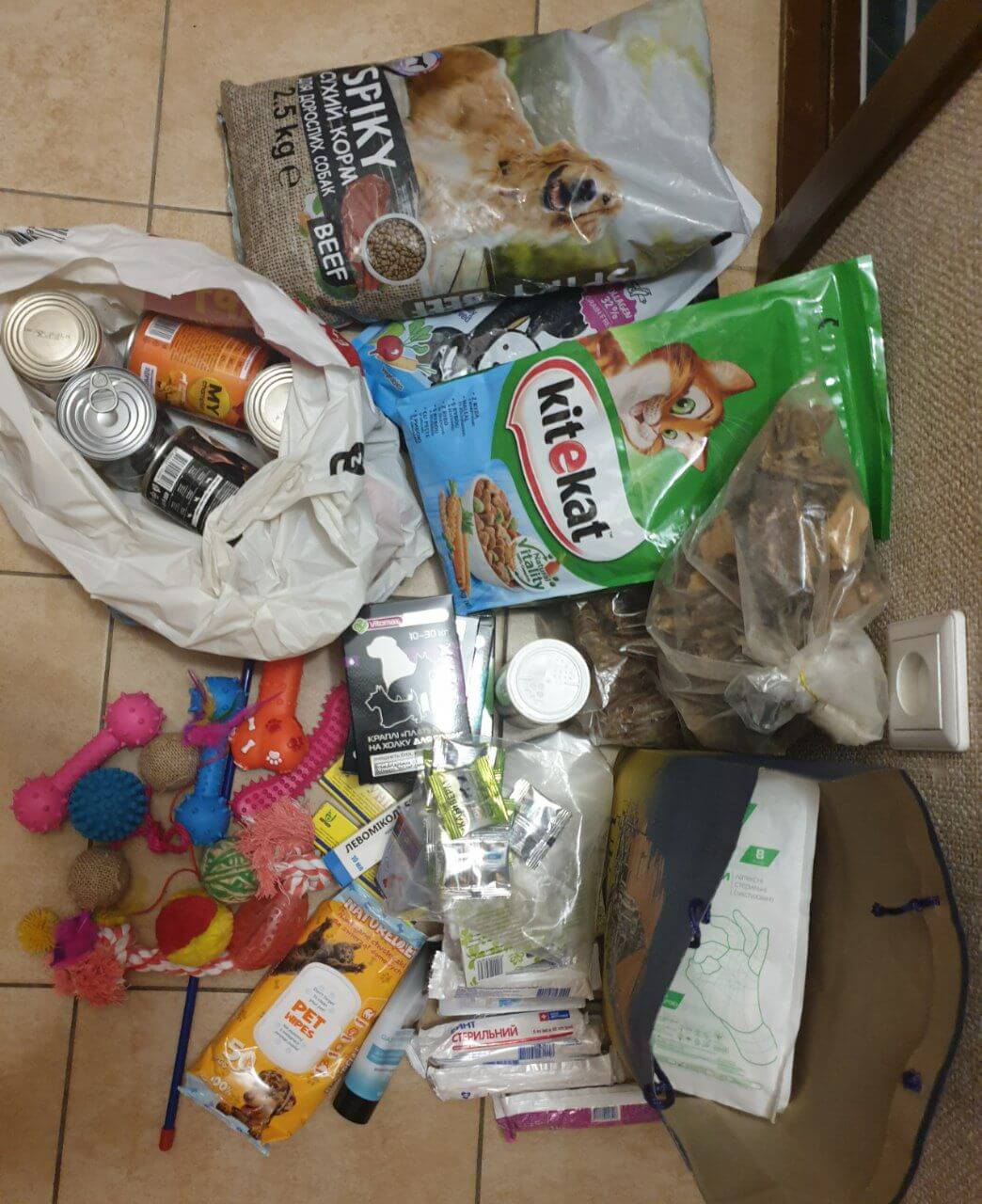 Фото зі зборів притулку SOS #19